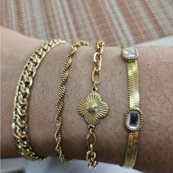 Adjustable clover bracelet - Picture 4 of 4